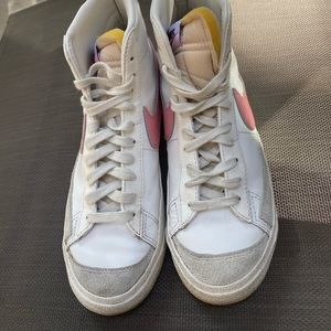 nike woman’s blazer mid ‘77